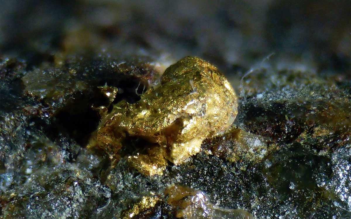 gediegen Gold auf Matrix