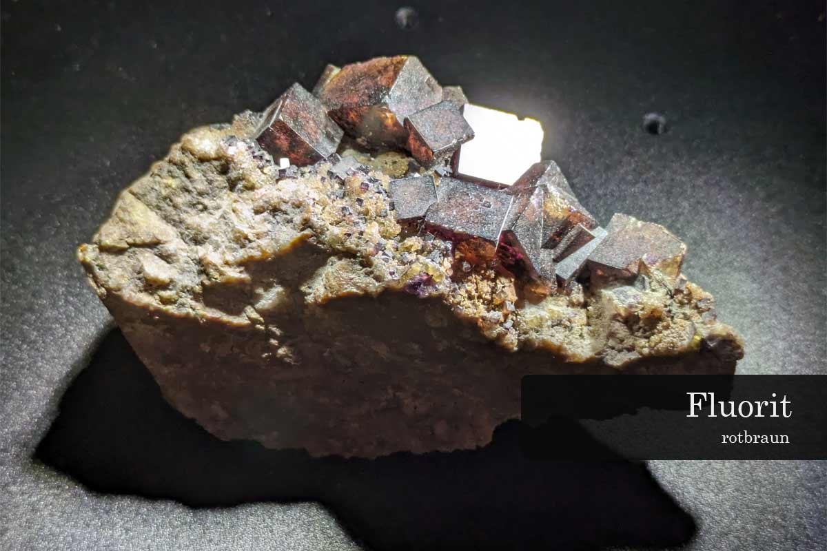 Rotbrauner Fluorit - allochromatisch