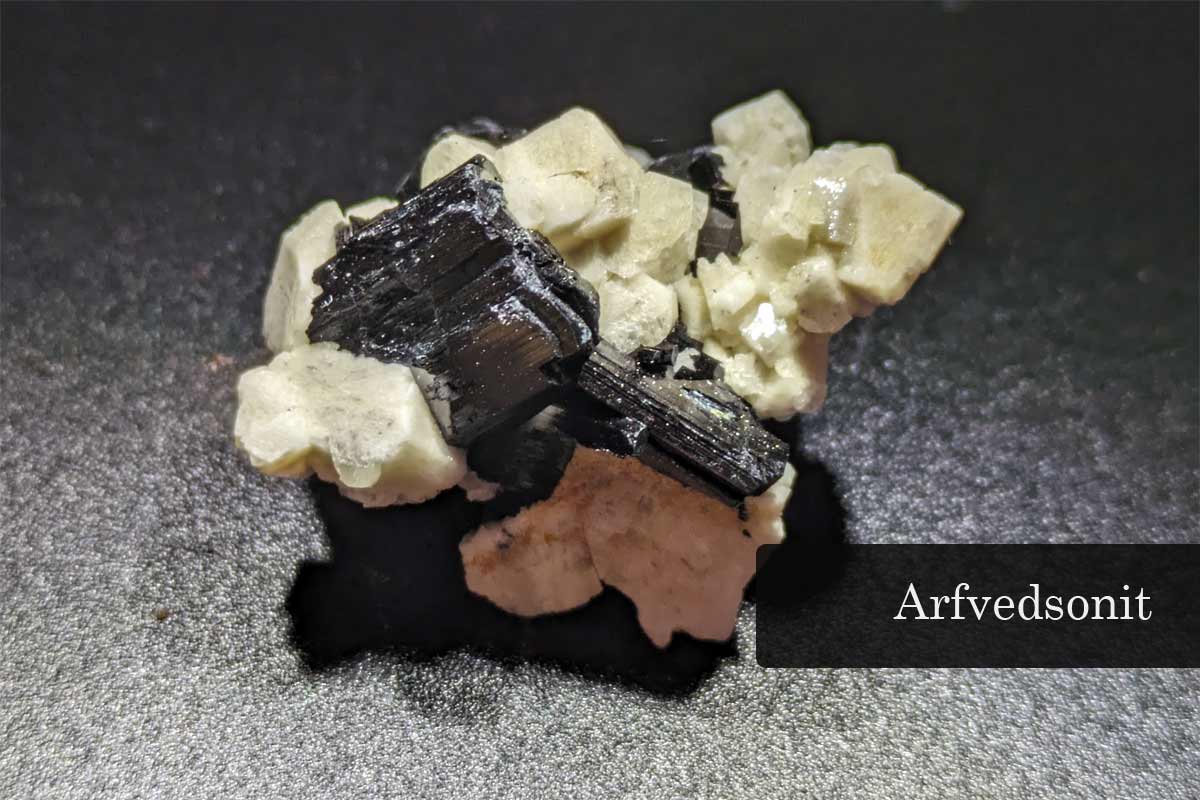 Arfvedsonit ideochromatisches Mineral