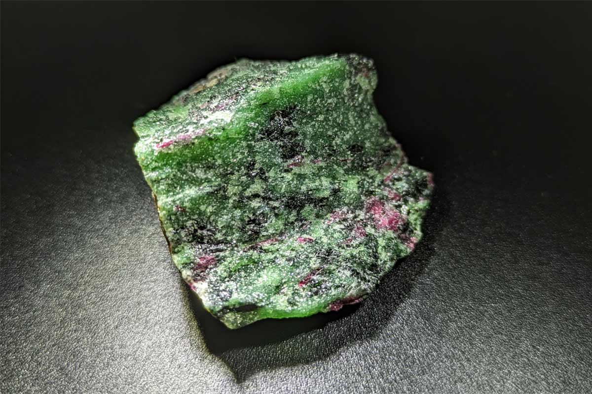 Rubinzoisit - Anyolith